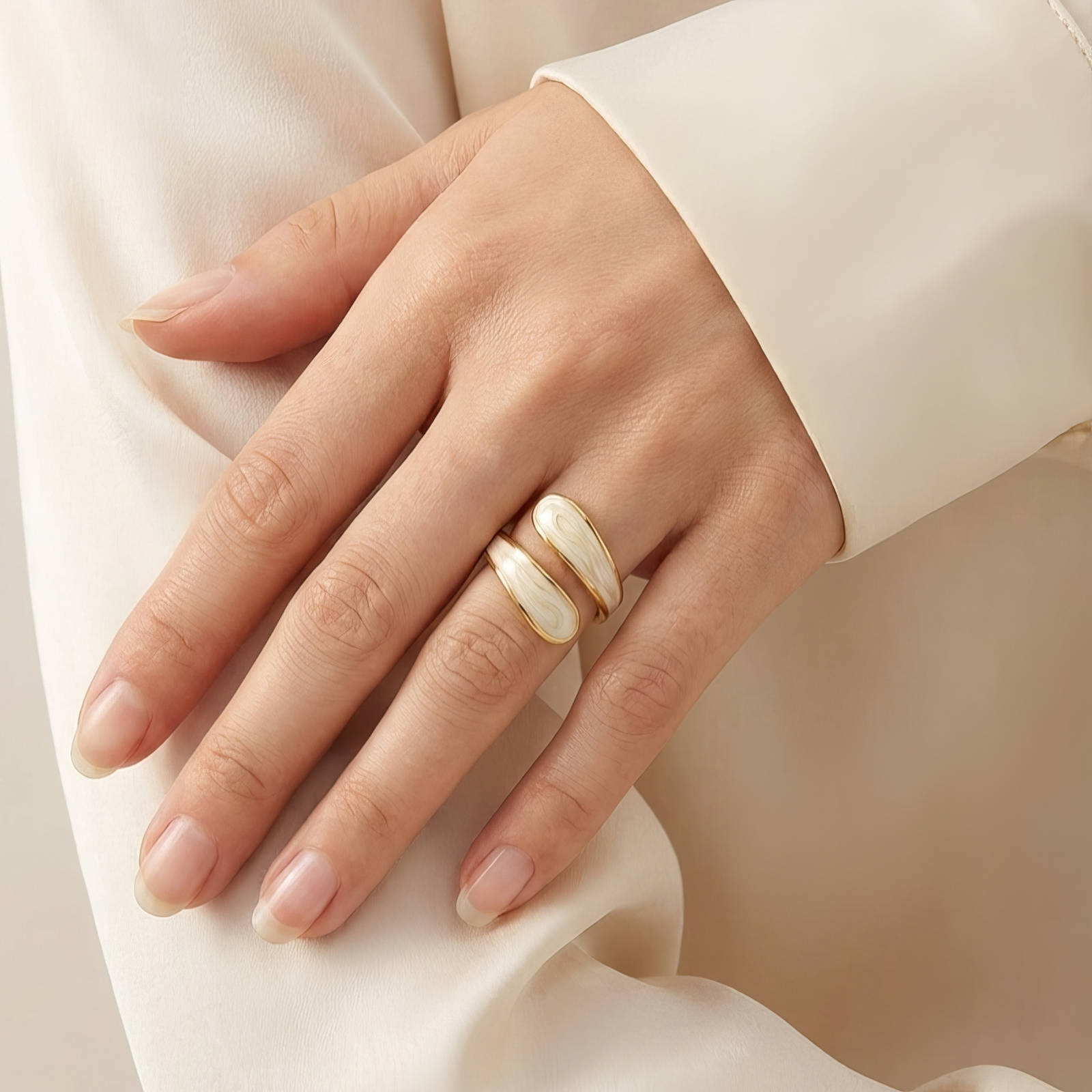 Ora Eclipse White Ring, 18K Gold Plated Steel