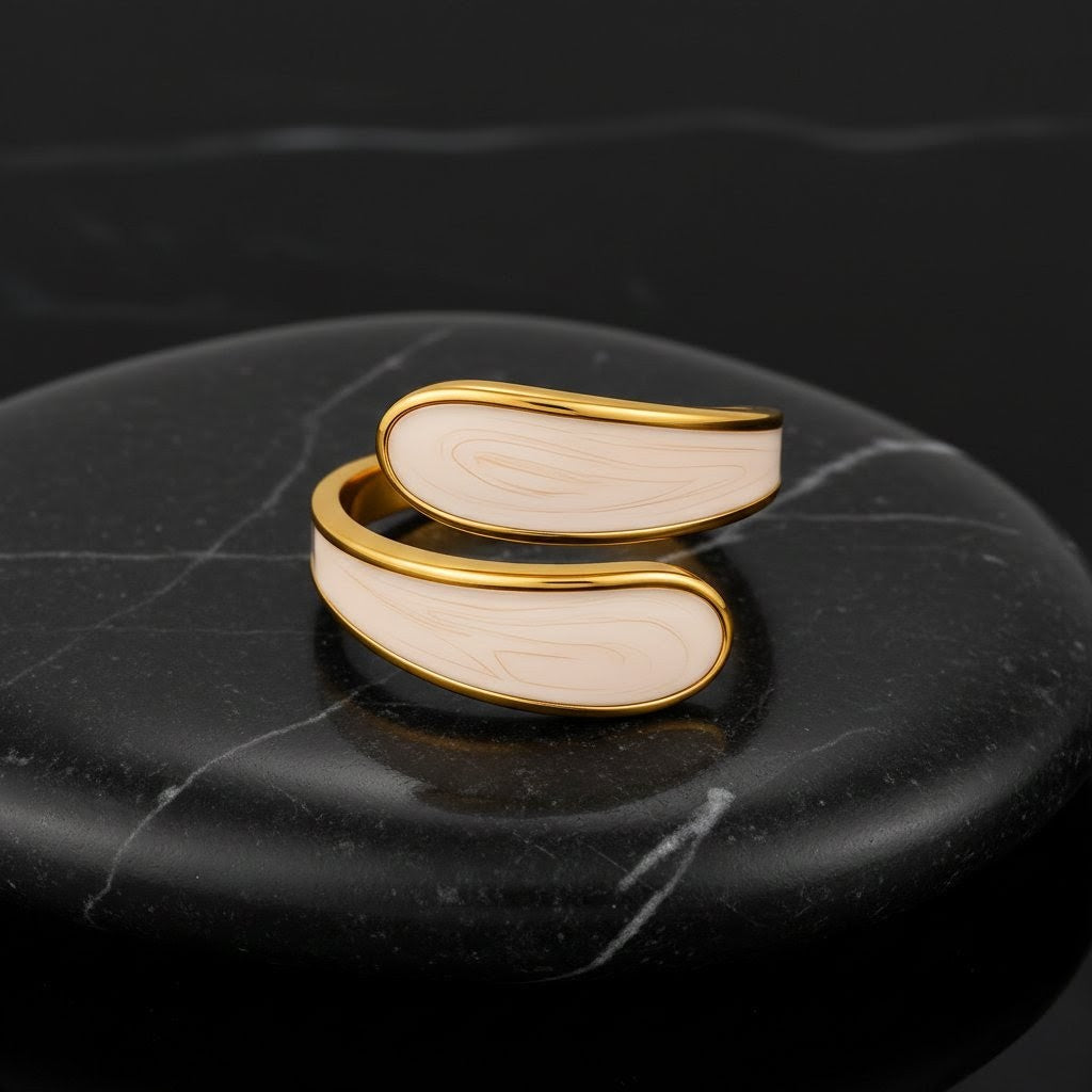 Ora Eclipse White Ring, 18K Gold Plated Steel